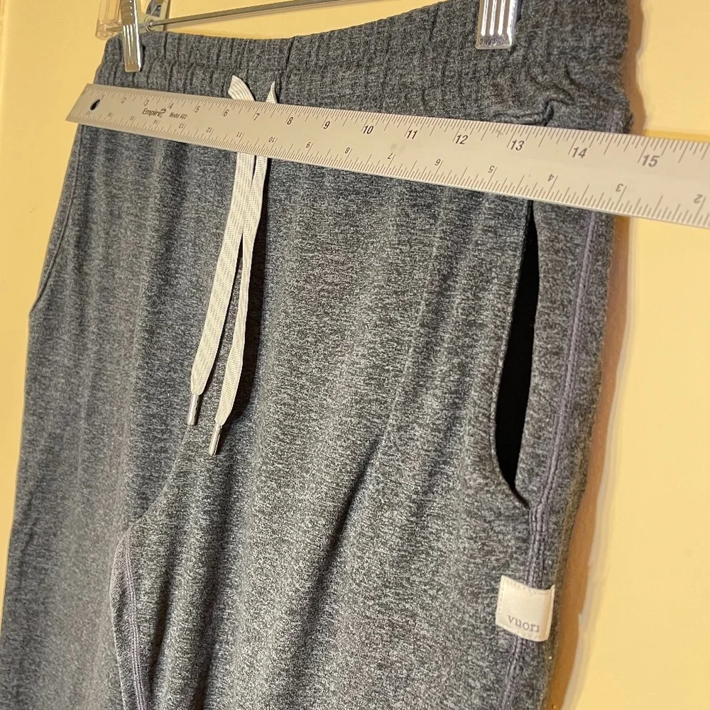 Vuori Dark Gray Capris - Picture 5 of 5